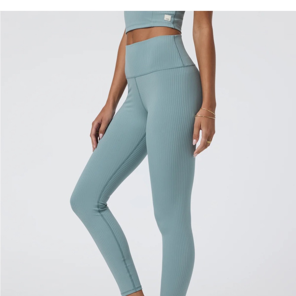 NWOT! ✨Vuori Inversion Rib Legging ✨. Size X-Large. Color Mist. - Picture 4 of 13